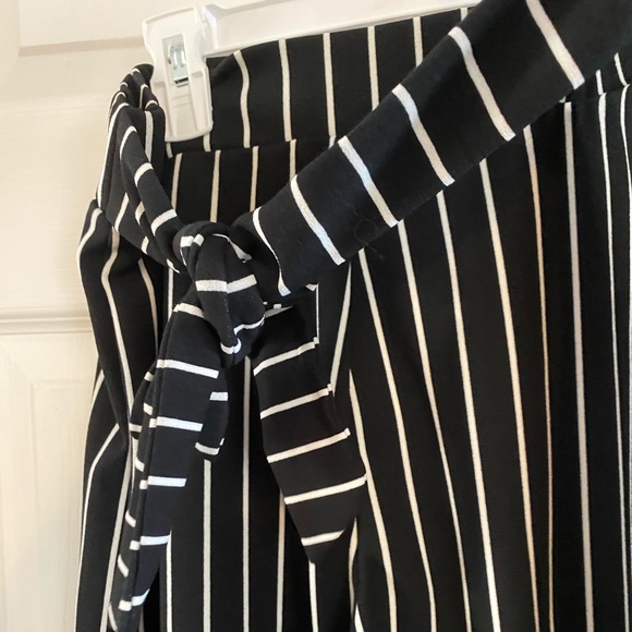 Black and white striped pants - Picture 2 of 5